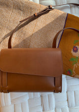 Load image into Gallery viewer, Il Bisonte Stufa Crossbody Bag
